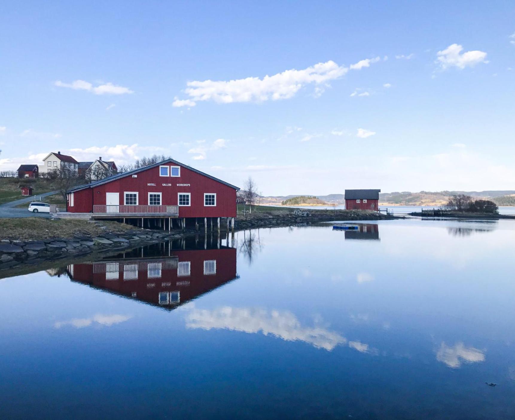 Saga, Et Unikt, Sjarmerende Badehotell Med Fa Rom, Sauna Og Badebrygge - Inderoy Straumen  Екстер'єр фото