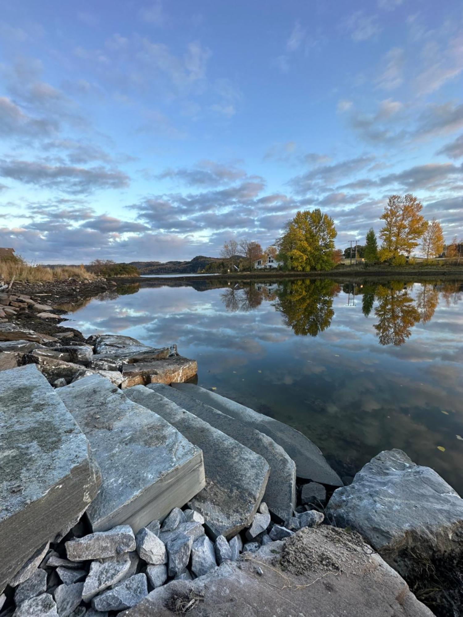 Saga, Et Unikt, Sjarmerende Badehotell Med Fa Rom, Sauna Og Badebrygge - Inderoy Straumen  Екстер'єр фото