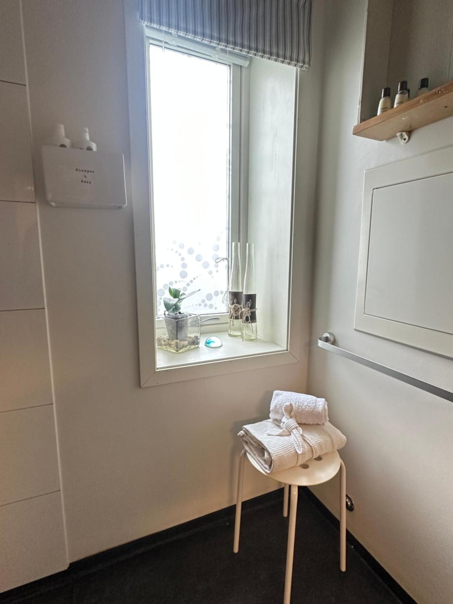 Saga, Et Unikt, Sjarmerende Badehotell Med Fa Rom, Sauna Og Badebrygge - Inderoy Straumen  Екстер'єр фото