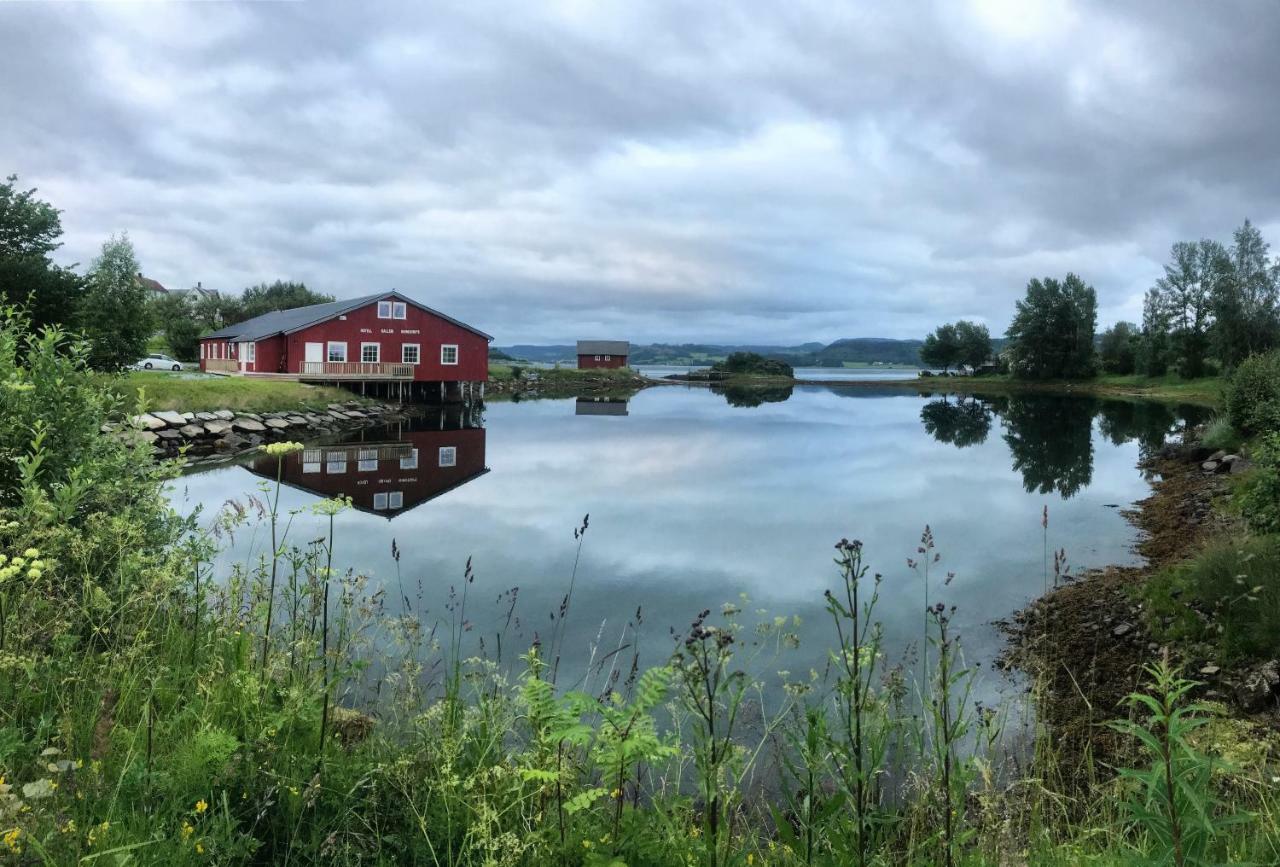 Saga, Et Unikt, Sjarmerende Badehotell Med Fa Rom, Sauna Og Badebrygge - Inderoy Straumen  Екстер'єр фото